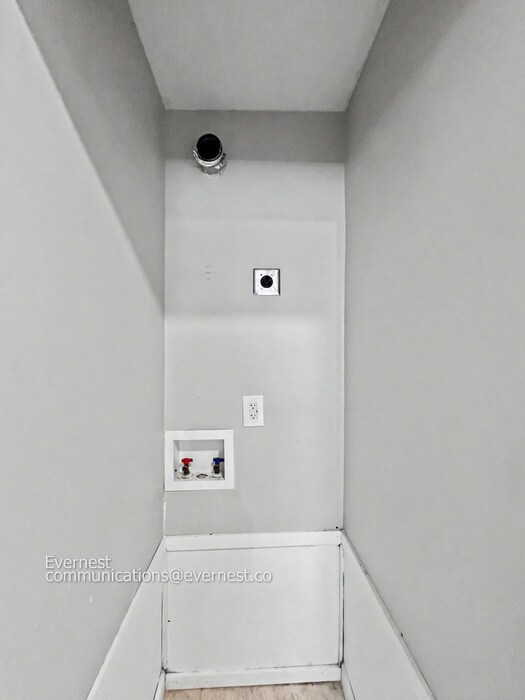 Building Photo - 4624 Sunnybrook St