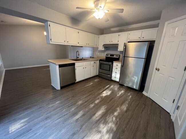 Building Photo - 208 Winners Circle