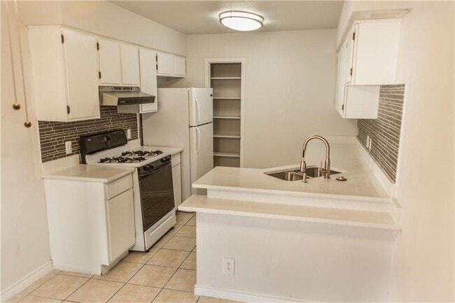 Building Photo - 1423 W Braker Ln