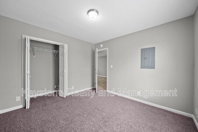 Building Photo - 191 Oak St