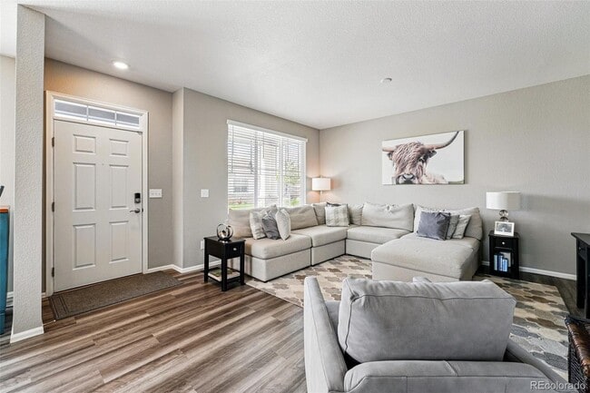 Building Photo - 6833 Longpark Dr