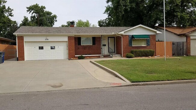 Primary Photo - Updated & Renovated in Midtown! 3 Bedrooms...