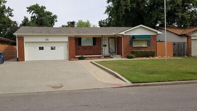 Building Photo - Updated & Renovated in Midtown! 3 Bedrooms...