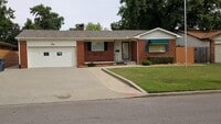Building Photo - Updated & Renovated in Midtown! 3 Bedrooms...