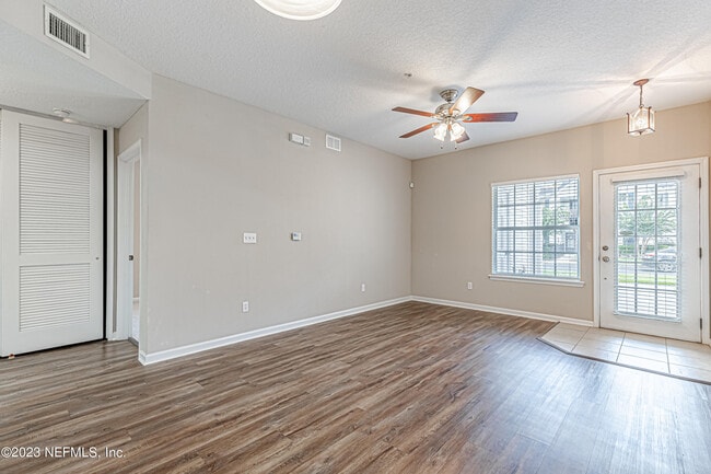 Building Photo - 575 Oakleaf Plantation Pkwy