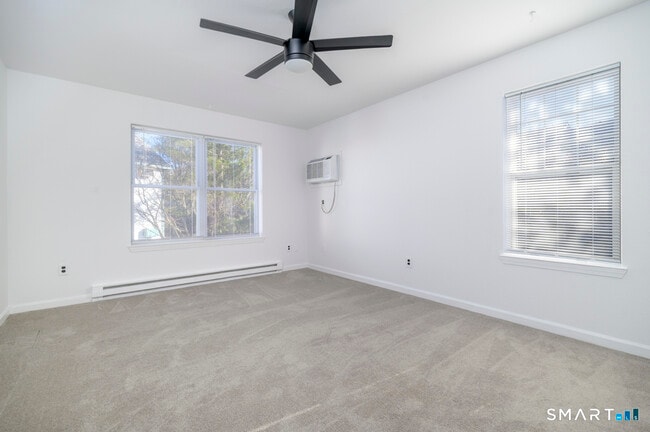 Building Photo - 905 Oronoke Rd