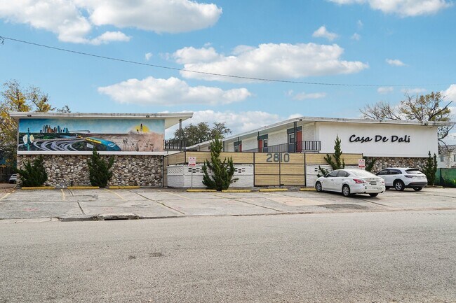 Building Photo - 2807 Beauchamp St