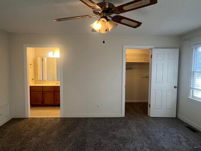 Building Photo - 115 Wedgewood Ct