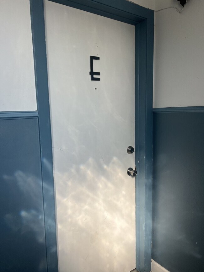 Building Photo - 7638 W North Ave