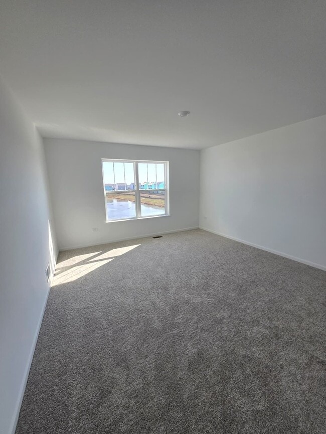 Building Photo - 348 Danforth Dr