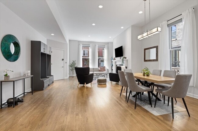 Building Photo - 1867 N Halsted St