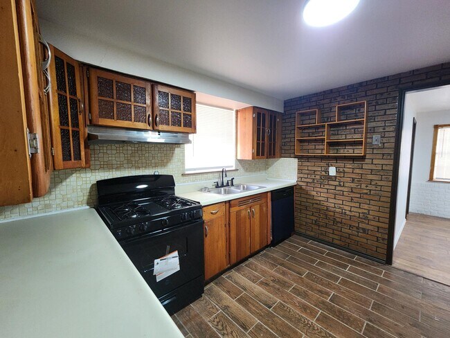 Building Photo - 2313 Trosper Pl