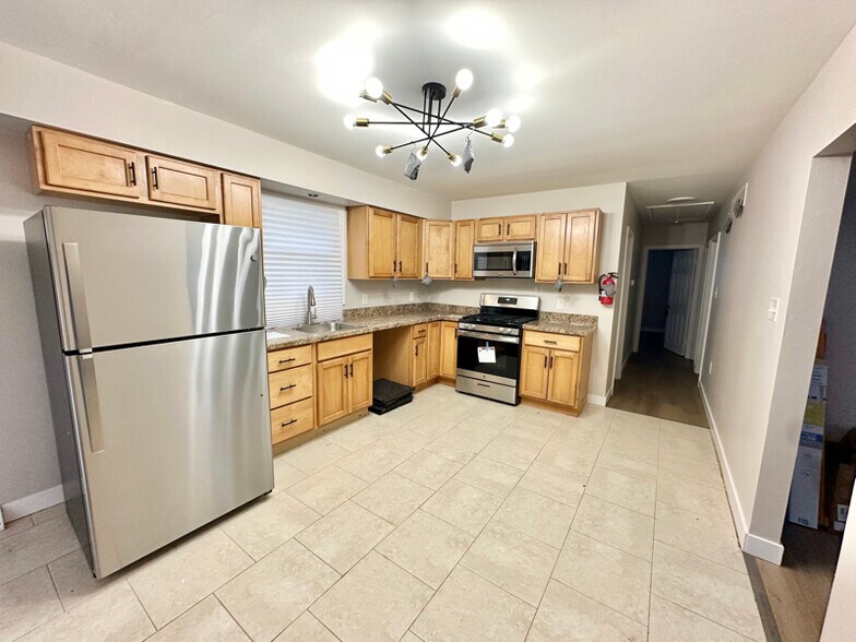 Building Photo - 206 Bittlewood Ave