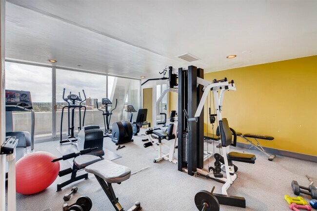 Building Photo - Stylish Downtown Denver Condo – Fully Furnished & Available Now!