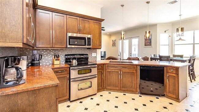 Building Photo - 2734 Eagle Lake Dr