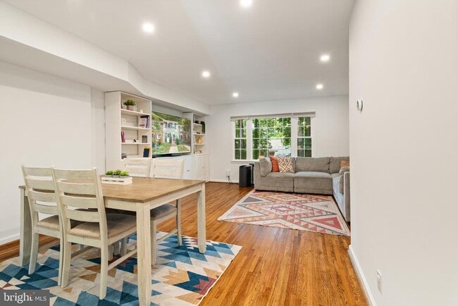 Building Photo - 6627 Burlington Pl
