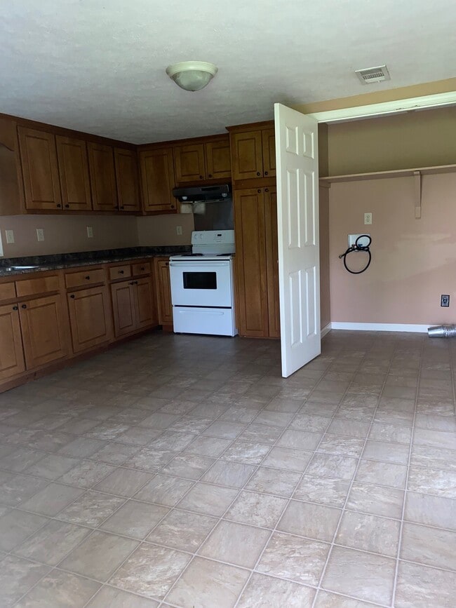 Building Photo - 8070 MS-12