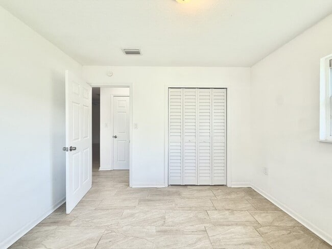 Building Photo - 2125 Mark Ave