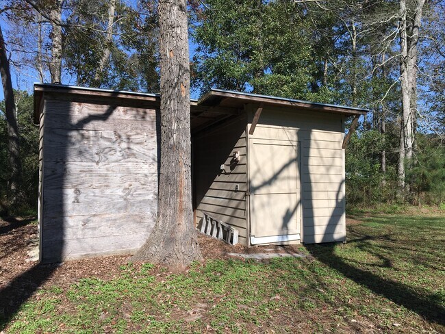 Building Photo - 2 Bedroom 1 Bath Located of Fire Tower Road