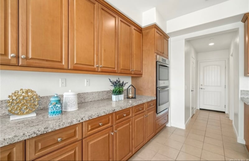 Building Photo - 14925 Shoreham St