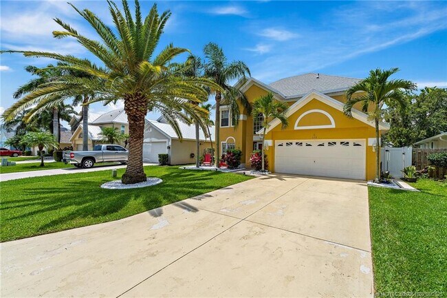 Building Photo - 728 NW Waterlily Pl
