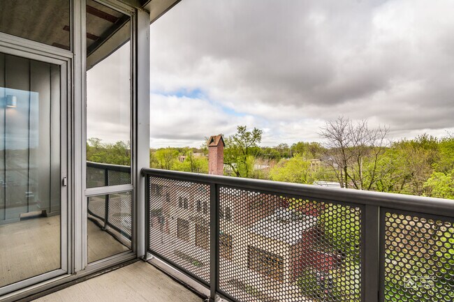 Building Photo - 525 Kedzie St