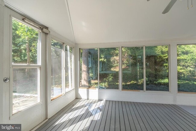 Building Photo - 6221 Walhonding Rd