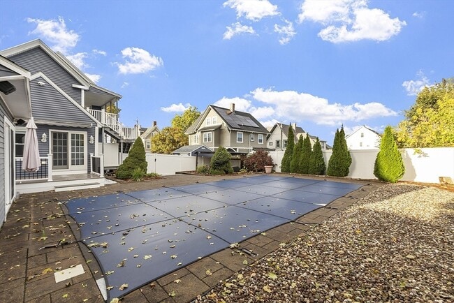 Building Photo - 17 Parker St