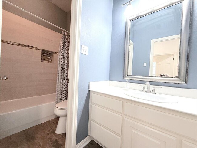 Building Photo - 14936 Thatcher Dr