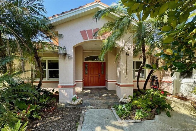 Primary Photo - 4881 SW Lake Grove Cir