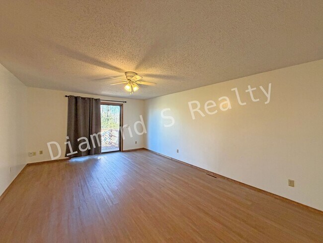 Building Photo - 2335 W Farm Rd 164