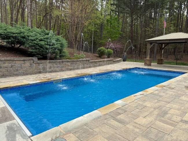 Building Photo - 143 Greenbay Rd