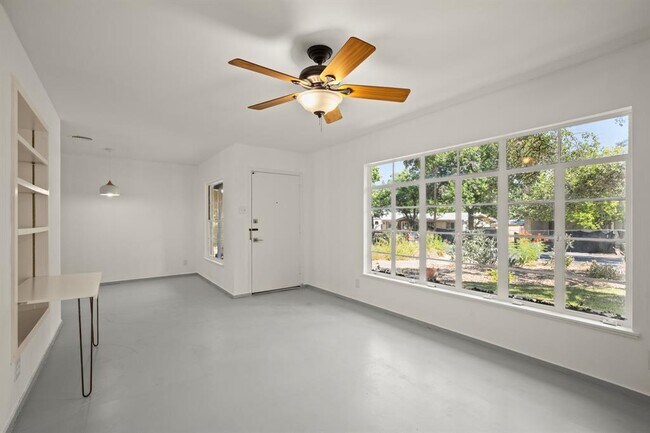 Building Photo - 1207 Southwood Rd