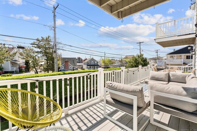 Building Photo - 672 Fairfield Beach Rd