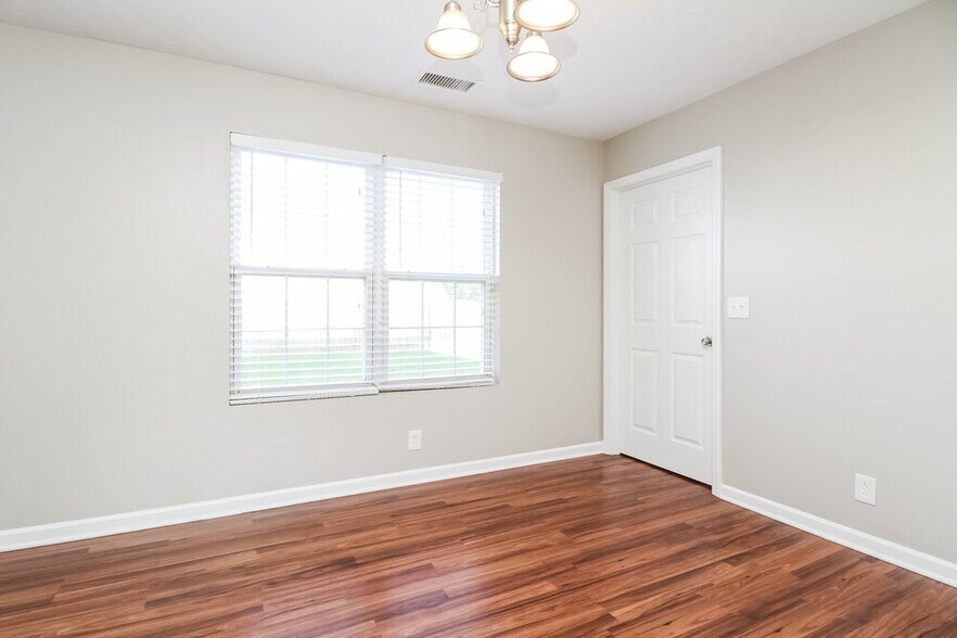 Building Photo - 1414 Westview Dr