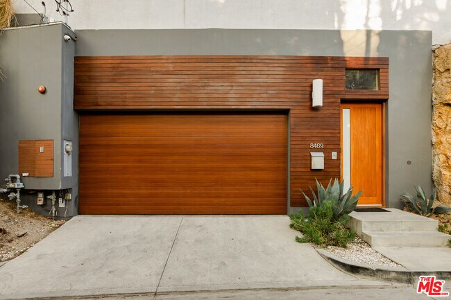 Building Photo - 8469 Franklin Ave