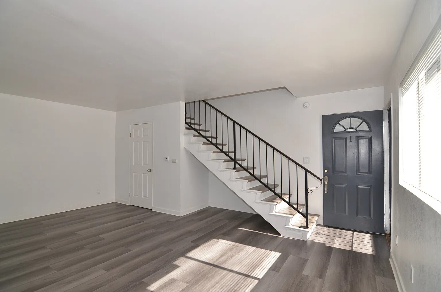 Building Photo - 668 W 15th St