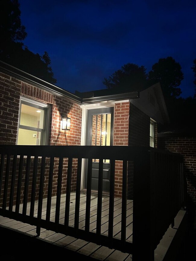 Building Photo - "Character Revived" Etowah Guest House