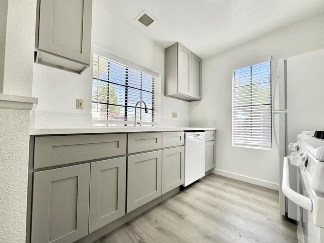 Building Photo - 4724 Nara Vista Way