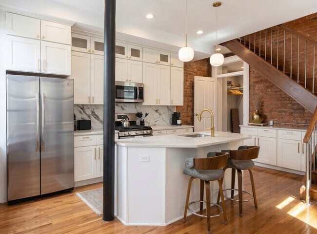 Building Photo - 152 E McMicken Ave