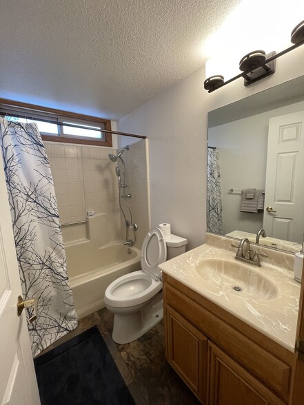 Building Photo - 42621 Falcon Ave