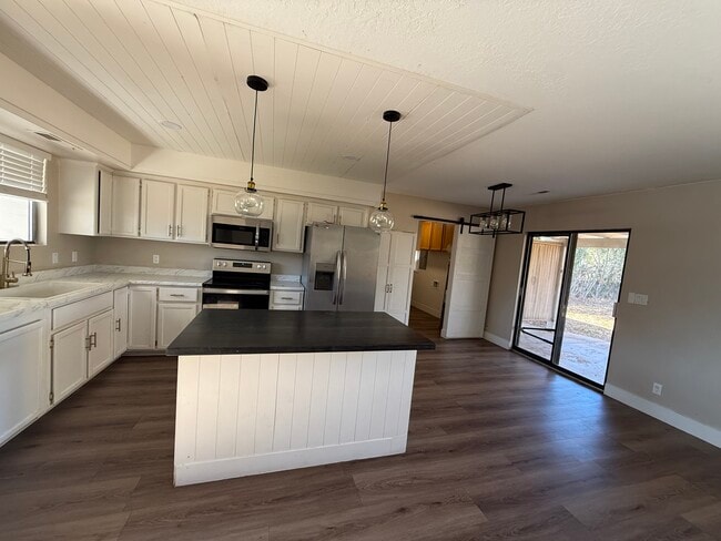 Building Photo - 1170 W 540 N