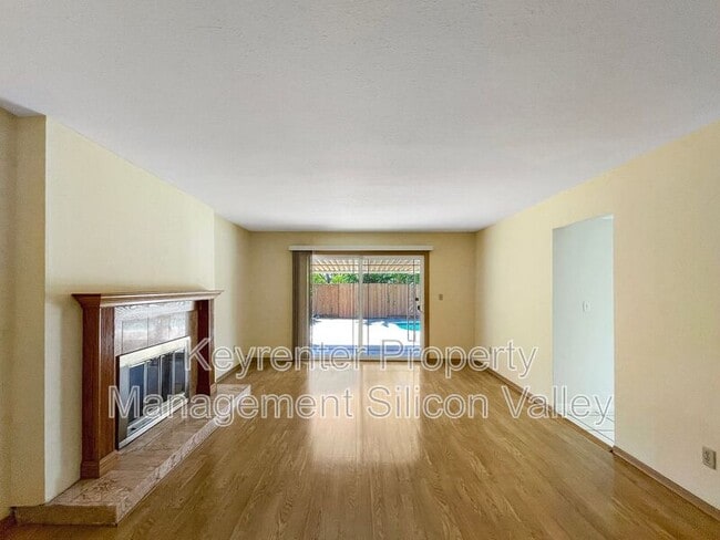 Building Photo - 1293 Knollview Dr