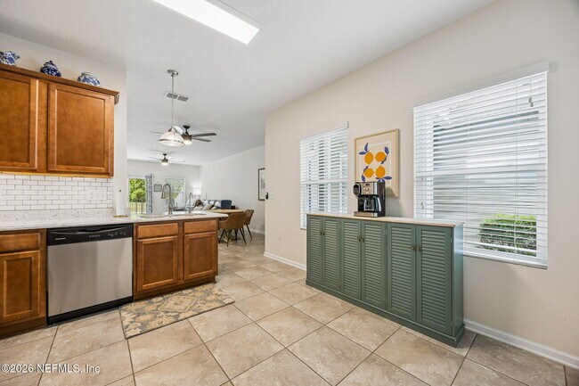 Building Photo - 470 Servia Dr