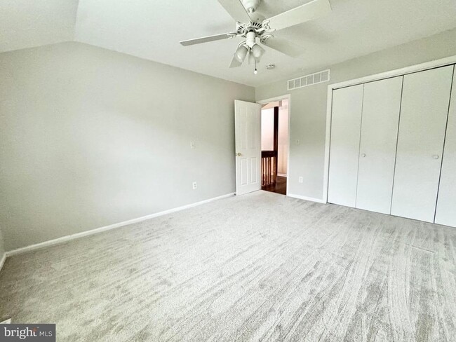 Building Photo - 39 S Turnberry Dr