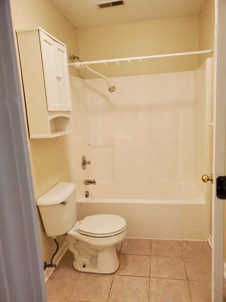 Guest Bath - 2748 Michelle Park