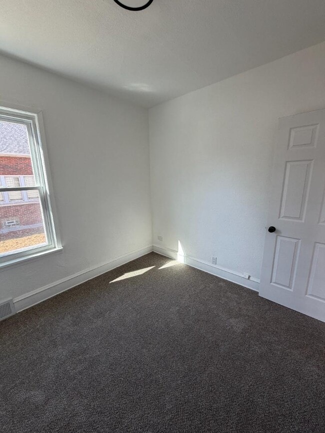 Building Photo - 3770 E Somers Ave