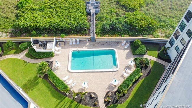 Building Photo - 2370 NE Ocean Blvd