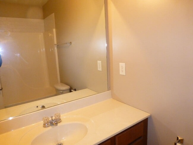 Building Photo - Stewarts Landing Neighborhood, Easy access...