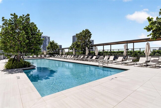 Building Photo - 1400 Biscayne Blvd